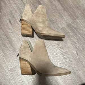 Vince Camuto Bootie. Size 7.5